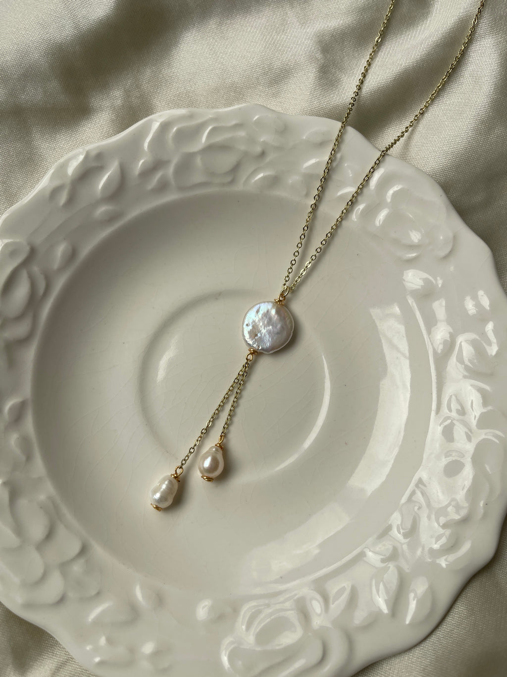 Dripping Pearls Lariat